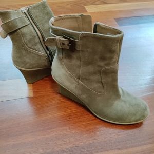 Sz 9 Easy Spirit Ankle Booties